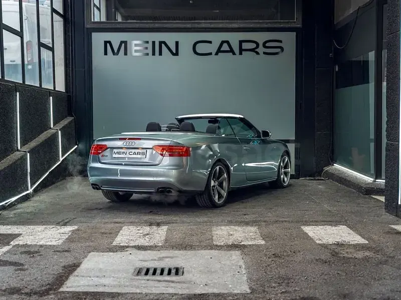 Usado Audi S5 333 CV (244 kW) 2010 Gris / plata Coupe