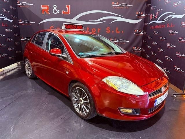 Usado Fiat Bravo Dynamic 120 CV (88 kW) 2008 Rojo Utilitario