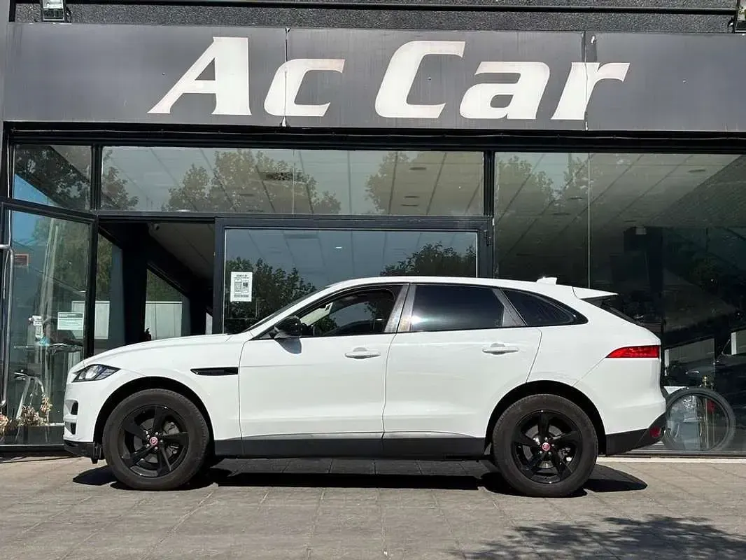 Usado Jaguar F-Pace R-Sport 180 CV (132 kW) 2019 Blanco SUV