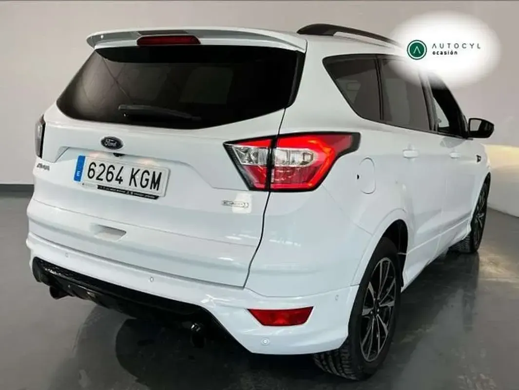Usado Ford Kuga ST-Line 150 CV (110 kW) 2017 Blanco SUV