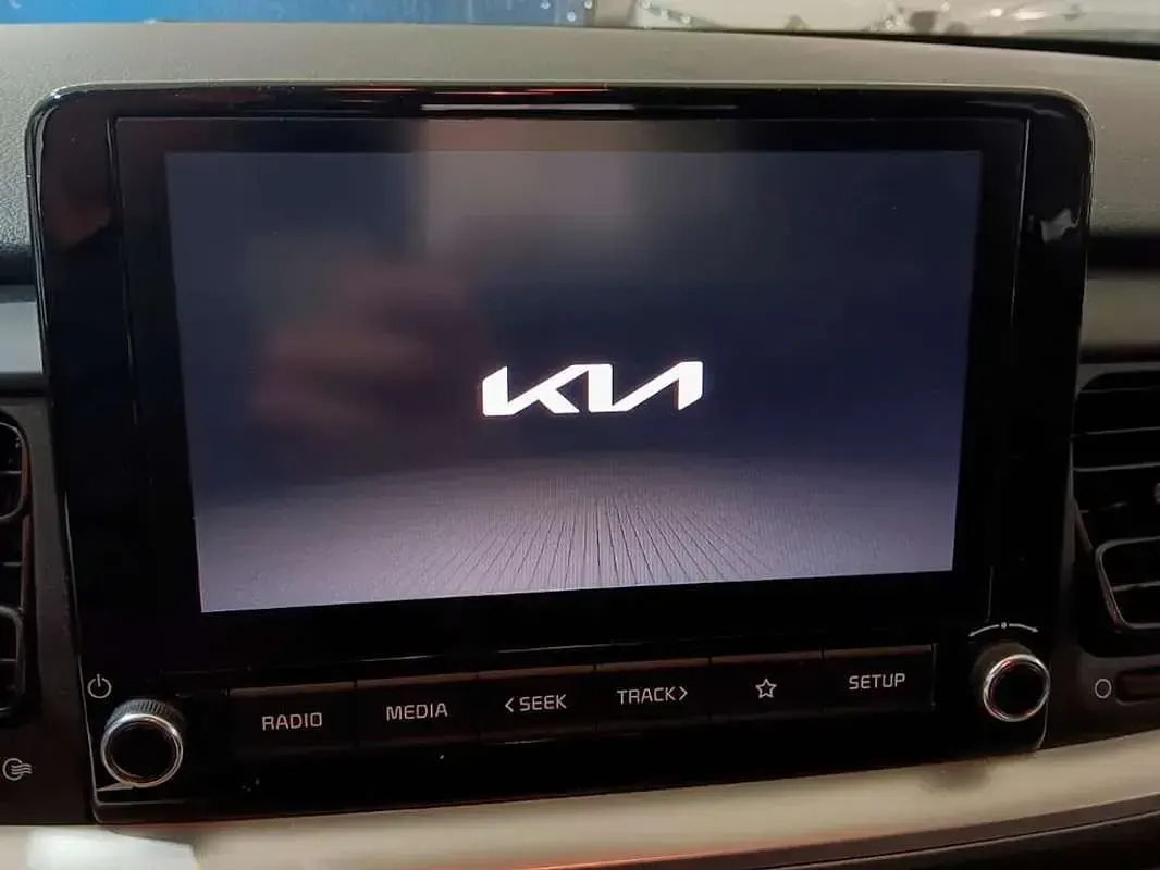 Usado Kia Stonic 101 CV (74 kW) 2024 Blanco SUV