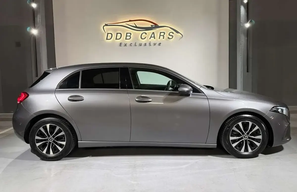 Usado Mercedes A180 Advanced 116 CV (85 kW) 2022 Gris Utilitario