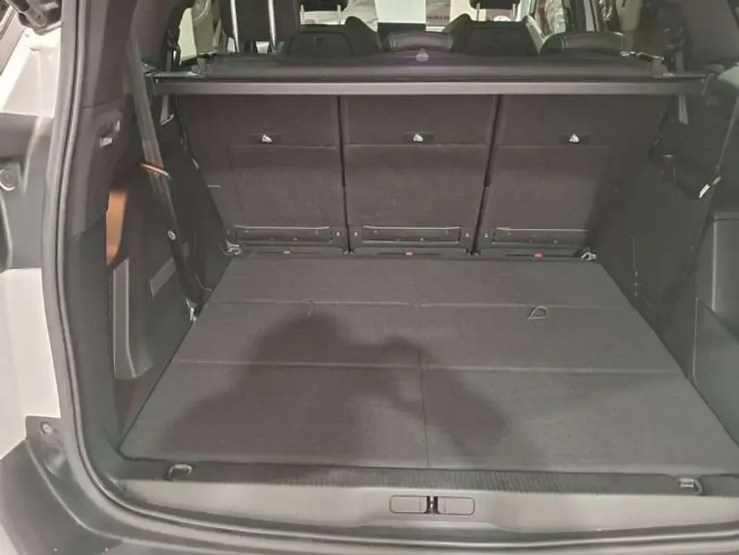 Usado Peugeot 5008 Allure 131 CV (96 kW) 2022 Blanco SUV