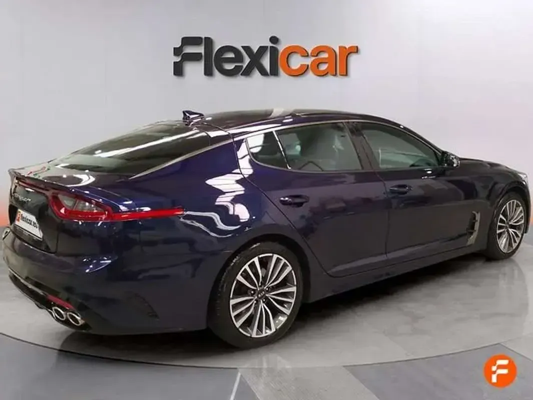 Usado Kia Stinger GT-Line 200 CV (147 kW) 2019 Azul Utilitario