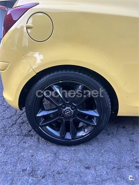 Usado Opel Corsa Color Edition 100 CV (73 kW) 2012 Amarillo Utilitario
