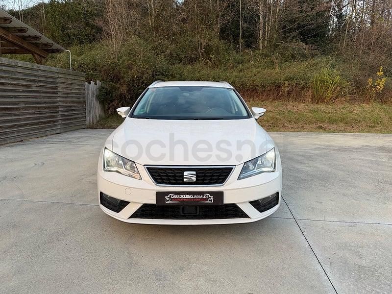 Usado Seat Leon Style Plus 115 CV (84 kW) 2017 Blanco Familiar