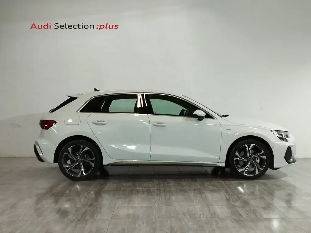 Usado Audi A3 e-tron S-Line 204 CV (150 kW) 2025 Blanco Utilitario