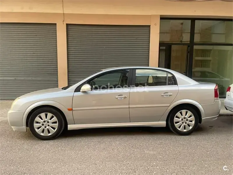 Usado Opel Vectra Elegance 125 CV (91 kW) 2003 Gris / plata Berlina