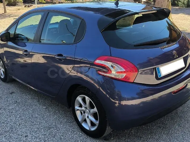 Usado Peugeot 208 Active 68 CV (50 kW) 2014 Azul Utilitario