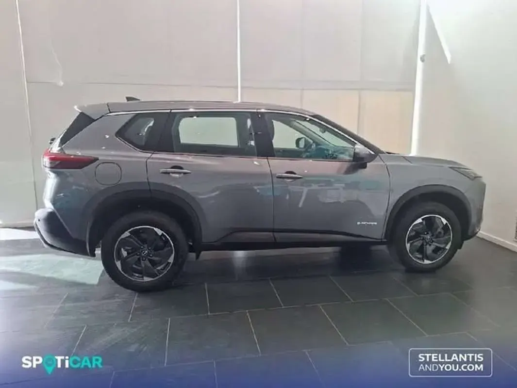 Usado Nissan X-Trail Acenta 213 CV (156 kW) 2025 Gris SUV