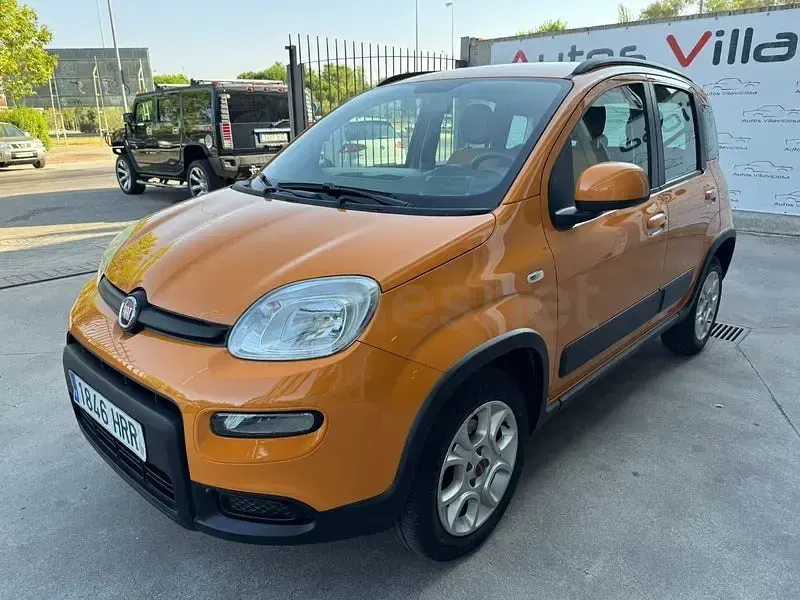 Usado Fiat Panda Trekking 75 CV (55 kW) 2013 Naranja Utilitario