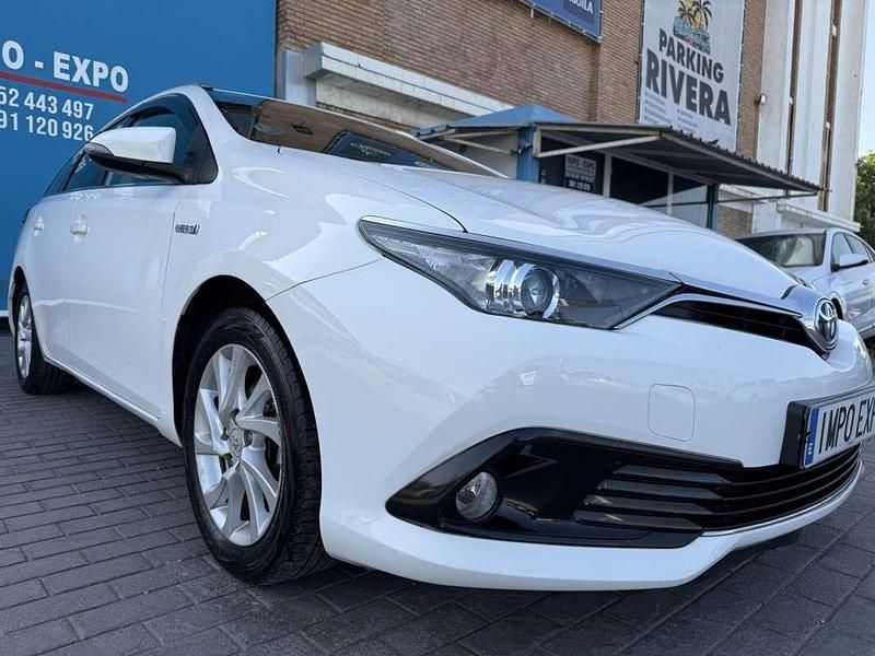 Usado Toyota Auris Touring Sports Advance 136 CV (100 kW) 2017 Blanco Familiar