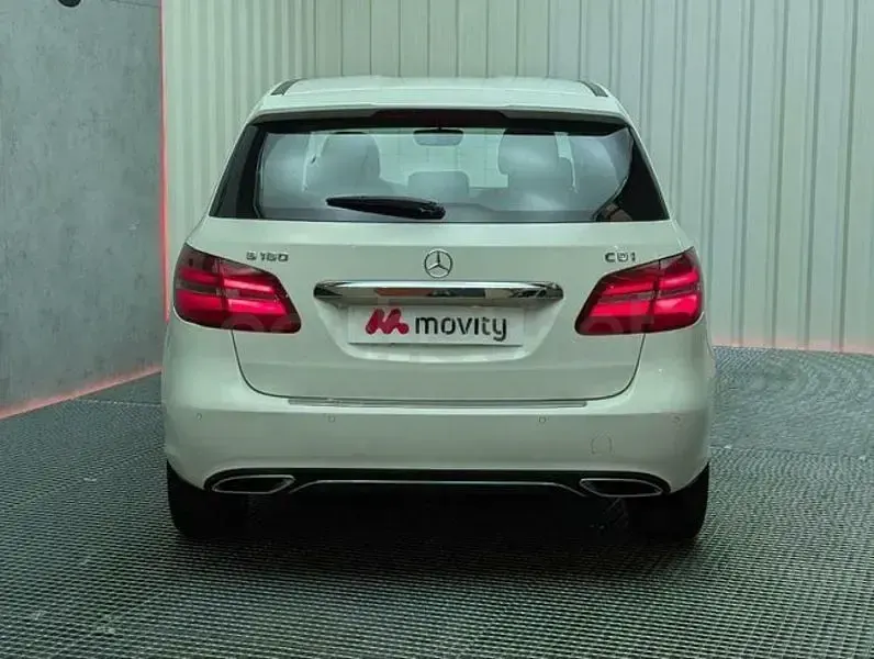 Usado Mercedes B180 Urban 109 CV (80 kW) 2015 Blanco Utilitario