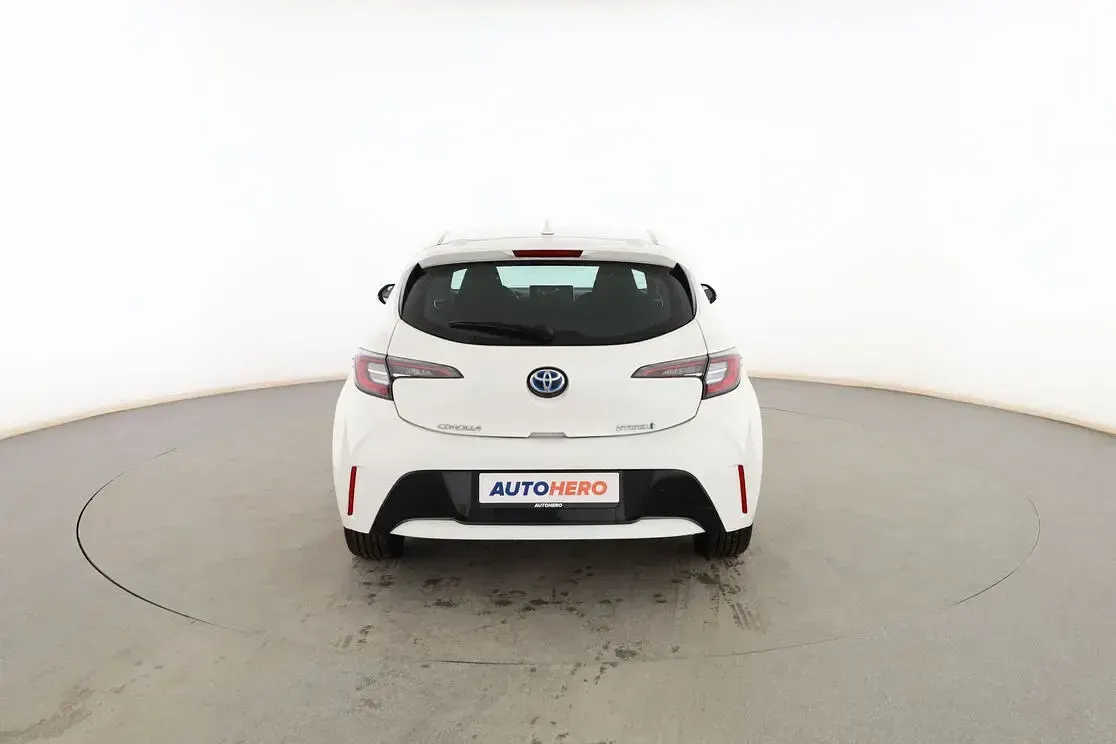 Begagnad Toyota Corolla Active 122 HK (89 kW) 2020 Vit Sedan