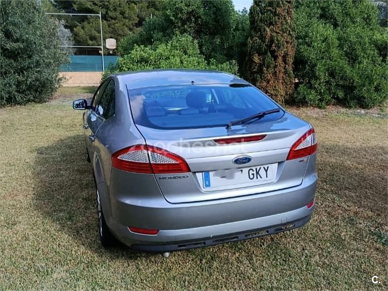 Usado Ford Mondeo Titanium 140 CV (102 kW) 2009 Gris / plata Berlina