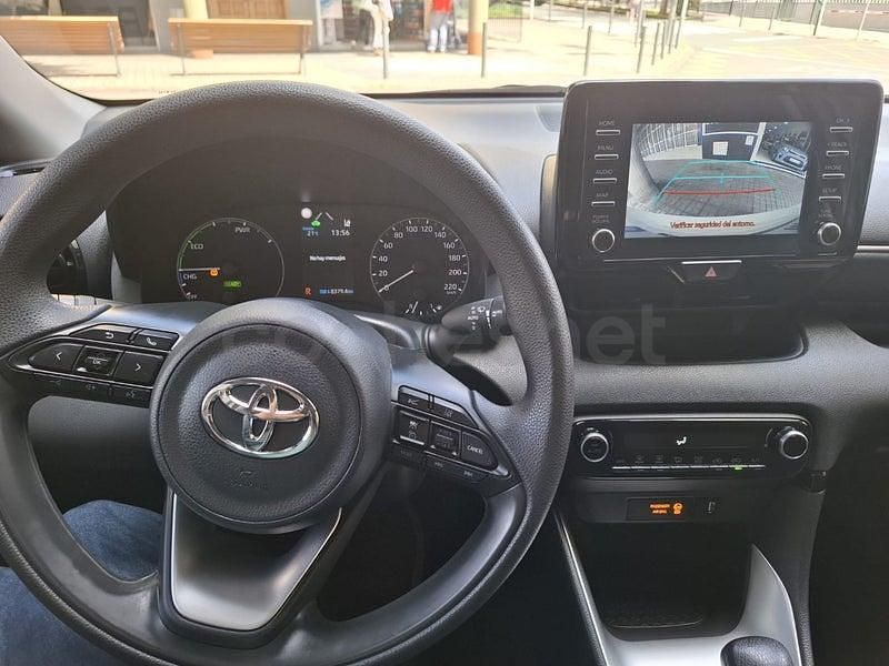 Usado Toyota Yaris Hybrid Business Edition 116 CV (85 kW) 2022 Blanco Berlina