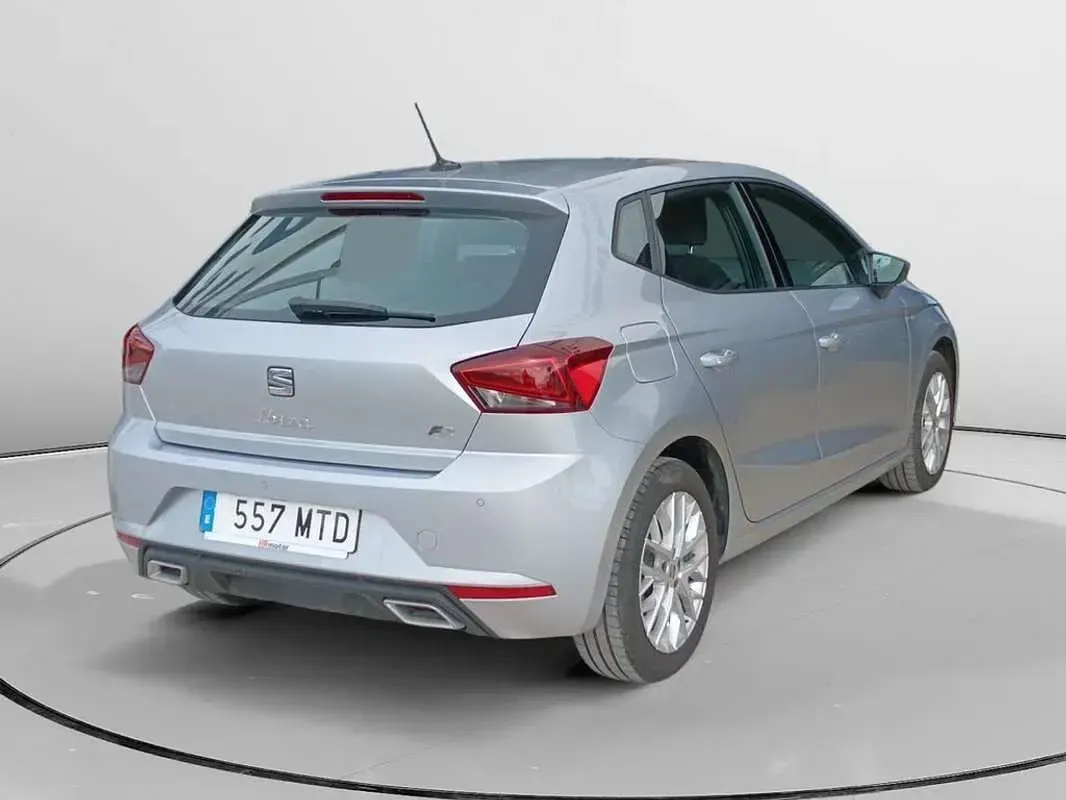 Usado Seat Ibiza FR 116 CV (85 kW) 2024 Gris Utilitario