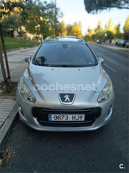 Usado Peugeot 308 SW Access 92 CV (67 kW) 2012 Gris / plata Familiar