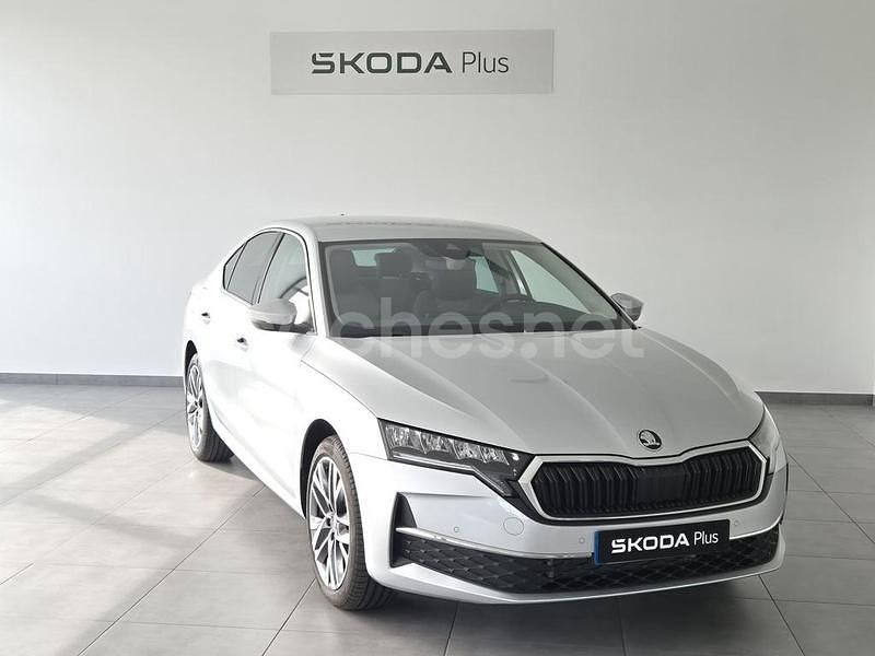 Nuevo Skoda Octavia 150 CV (110 kW) 2025 Gris plata Berlina