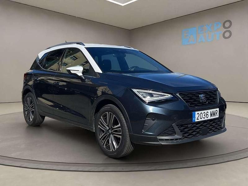 Gris Usado 2024 Seat Arona FR SUV | 19.975 € (Precio justo) - Imagen 1/4