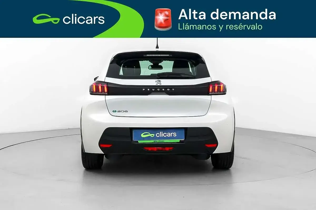 Usado Peugeot e-208 Allure 100 kW (136 CV) 2020 Blanco Utilitario