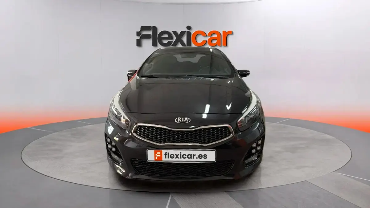 Usado Kia Ceed 136 CV (100 kW) 2018 Negro Utilitario