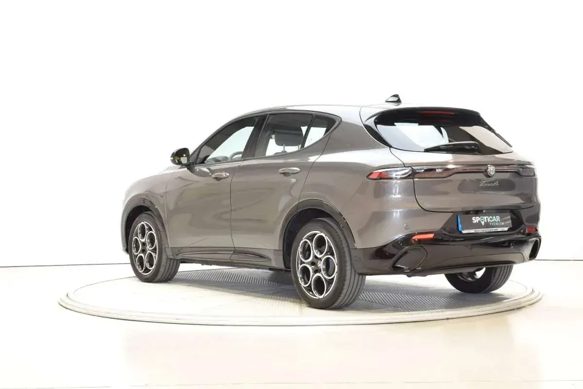 Usado Alfa Romeo Tonale Sprint 130 CV (95 kW) 2024 Gris SUV
