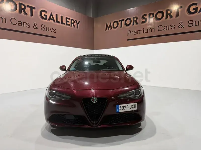 Usado Alfa Romeo Giulia Super 180 CV (132 kW) 2016 Granate Berlina