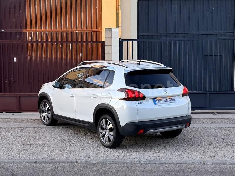 Usado Peugeot 2008 Allure 120 CV (88 kW) 2018 Blanco SUV