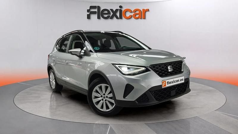 Usado Seat Arona Style 111 CV (81 kW) 2023 Gris SUV