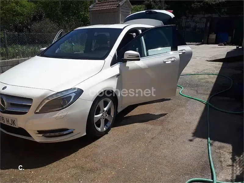 Usado Mercedes B180 109 CV (80 kW) 2014 Blanco Utilitario
