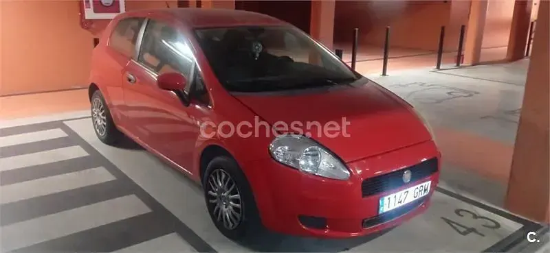 Usado Fiat Grande Punto Active 65 CV (47 kW) 2009 Rojo Utilitario