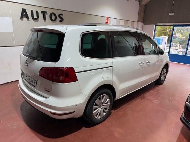 Usado VW Sharan Advance 140 CV (102 kW) 2014 Blanco Monovolumen
