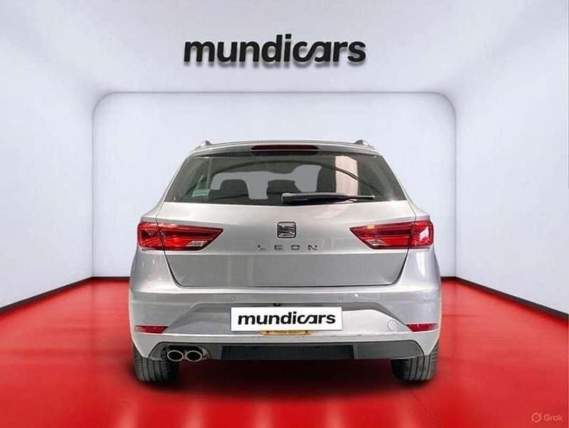 Usado Seat Leon XCELLENCE 150 CV (110 kW) 2019 Plateado Familiar