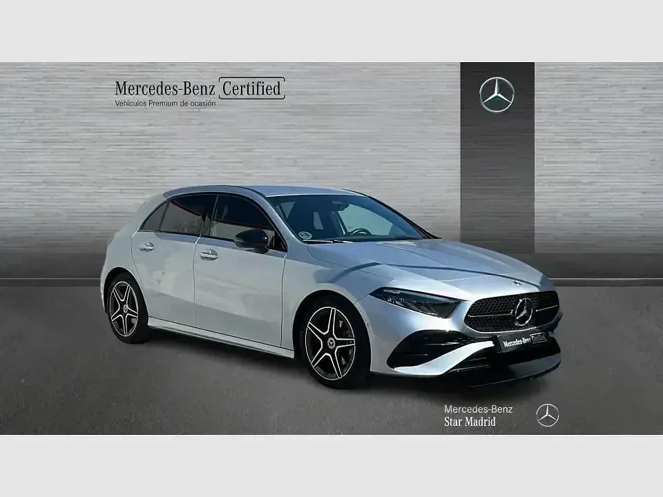 Usado Mercedes A180 116 CV (85 kW) 2025 Gris Berlina