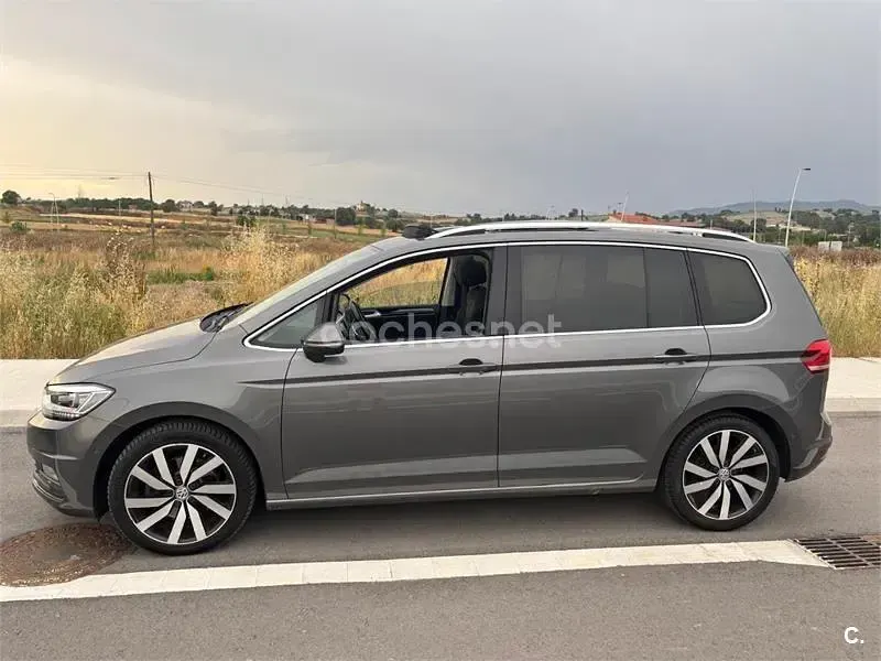 Usado VW Touran Advance 140 CV (102 kW) 2015 Gris / plata Monovolumen