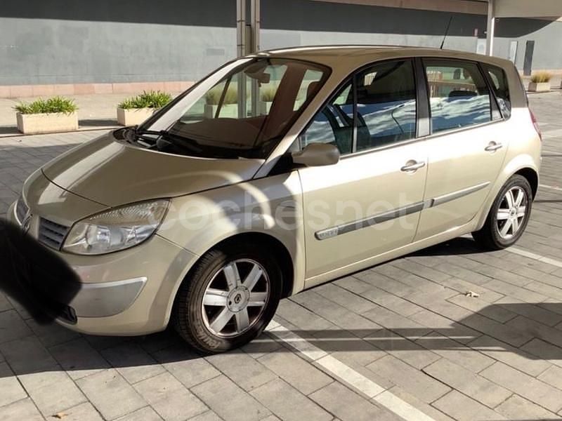 Beige Usado 2006 Renault Scénic II Dynamique Monovolumen | 2400 € (Precio justo) - Imagen 1/4