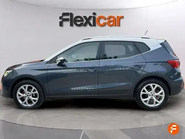 Używany Seat Arona FR 150 KM (110 kW) 2023 Niebieski SUV