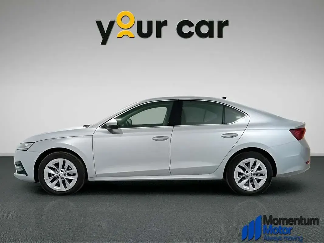 Usado Skoda Octavia Selection 150 CV (110 kW) 2023 Plateado Utilitario