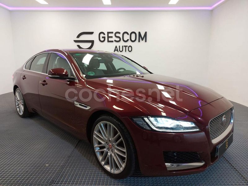 Granate Usado 2017 Jaguar XF Prestige Berlina | 21.900 € (Precio justo) - Imagen 1/4