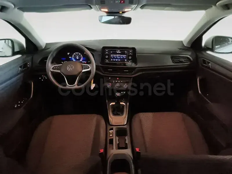 Usado VW T-Roc 110 CV (80 kW) 2023 Gris / plata SUV