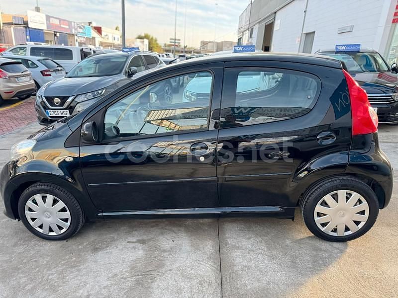 Usado Peugeot 107 68 CV (50 kW) 2007 Negro Utilitario