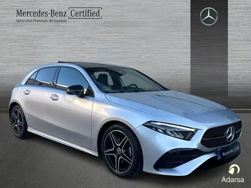 Usado Mercedes A180 116 CV (85 kW) 2025 Gris / plata Berlina
