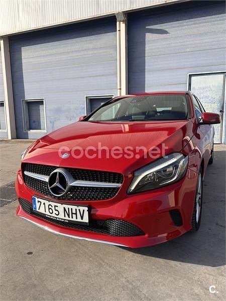 Usado Mercedes A180 122 CV (89 kW) 2016 Rojo Berlina
