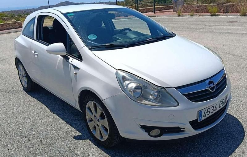 Usado Opel Corsa Enjoy 80 CV (58 kW) 2008 Blanco Utilitario