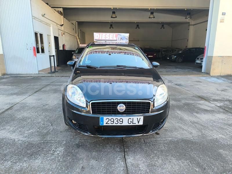 Negro Usado 2009 Fiat Linea Dynamic Berlina | 4499 € - Imagen 1/4