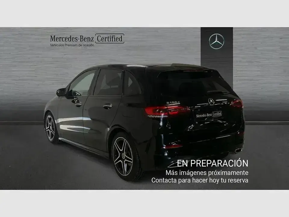 Usado Mercedes B180 AMG line 116 CV (85 kW) 2022 Negro Utilitario