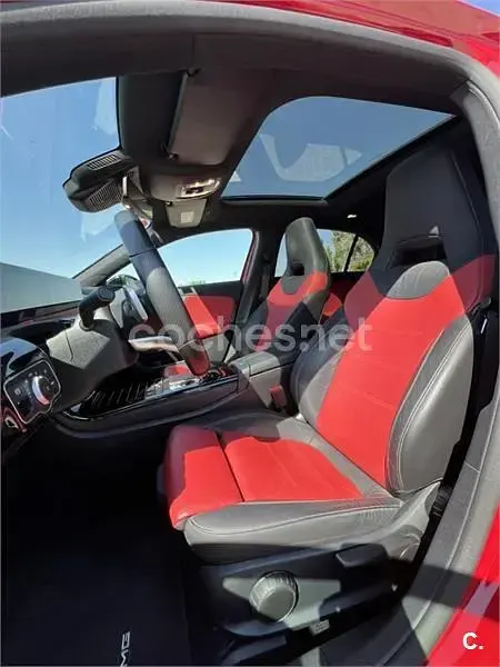 Usado Mercedes A180 109 CV (80 kW) 2019 Rojo Berlina