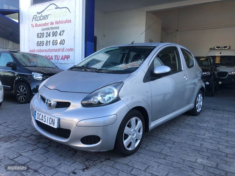 Gris Usado 2009 Toyota Aygo Utilitario | 4897 € (Precio justo) - Imagen 1/4