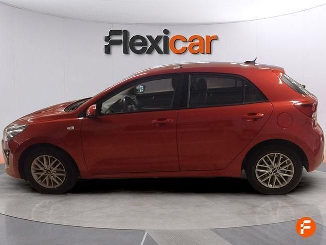 Usado Kia Rio 84 CV (61 kW) 2023 Rojo